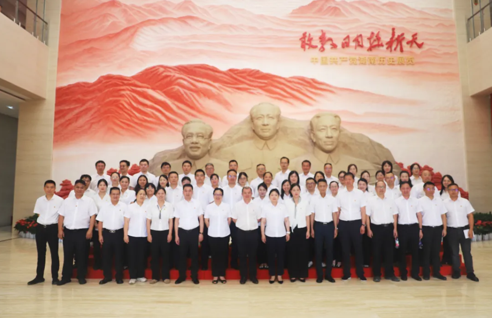 公司开展“丰碑励初心 榜样践担当”主题党日活动